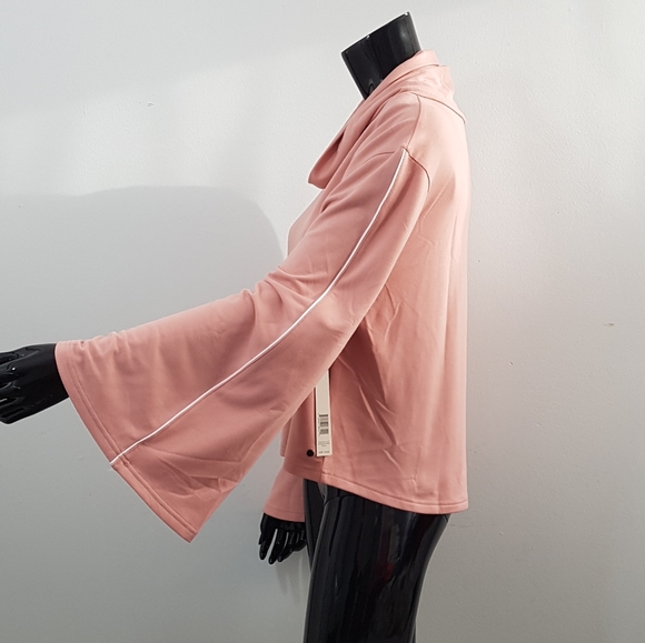 Beautiful Cottex Bell Arm Crop Sweater Large Fit - Picture 2 of 5